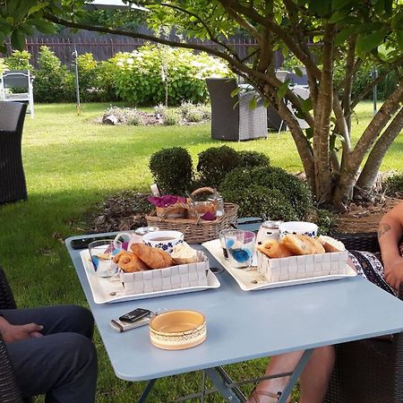 Logis Hotel De La Chapelle Milon-la-Chapelle ภายนอก รูปภาพ