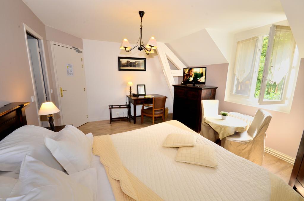 Logis Hotel De La Chapelle Milon-la-Chapelle ภายนอก รูปภาพ