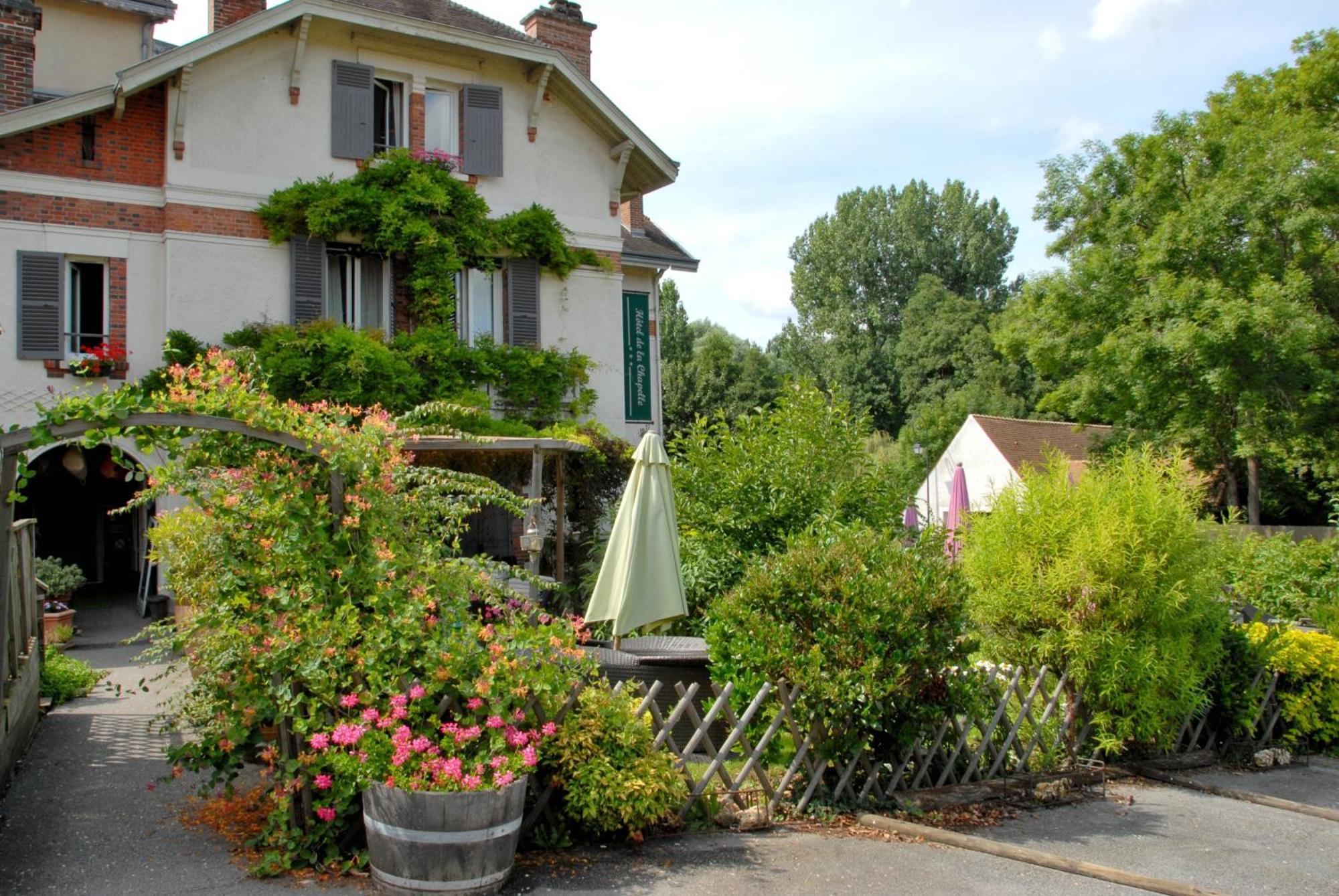 Logis Hotel De La Chapelle Milon-la-Chapelle ภายนอก รูปภาพ