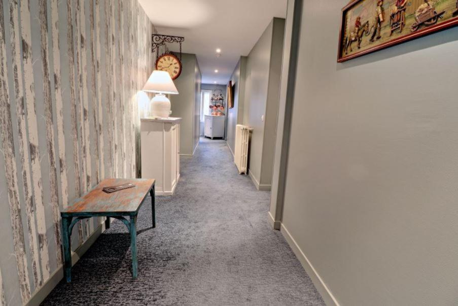 Logis Hotel De La Chapelle Milon-la-Chapelle ภายนอก รูปภาพ