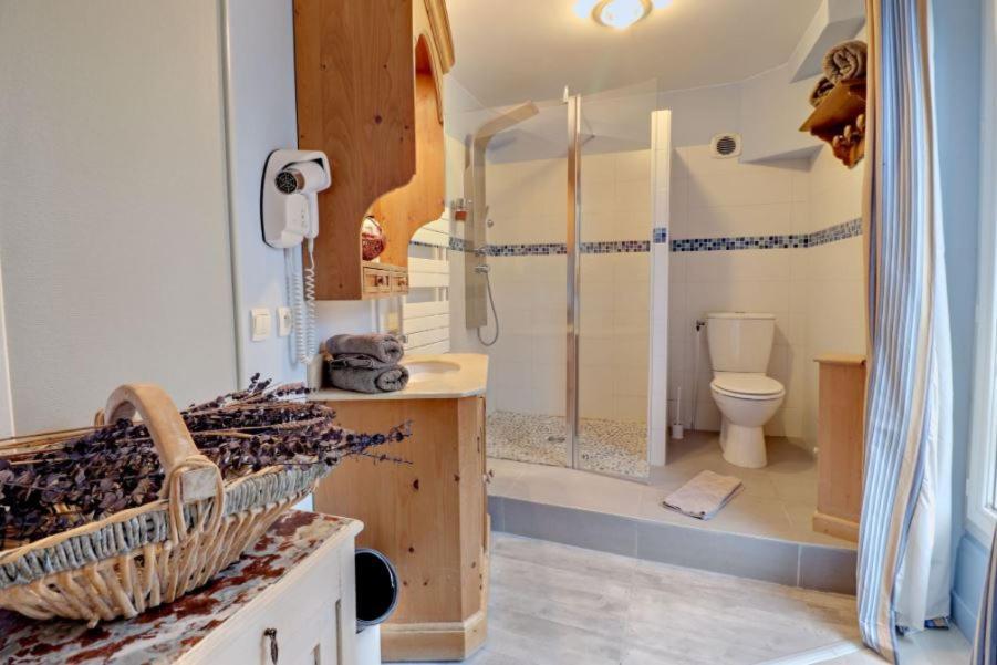 Logis Hotel De La Chapelle Milon-la-Chapelle ภายนอก รูปภาพ