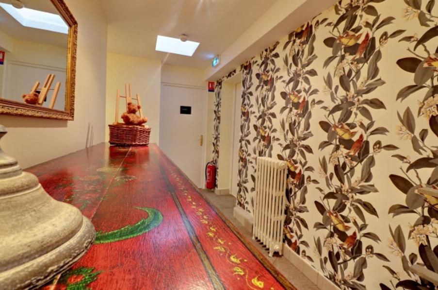 Logis Hotel De La Chapelle Milon-la-Chapelle ภายนอก รูปภาพ