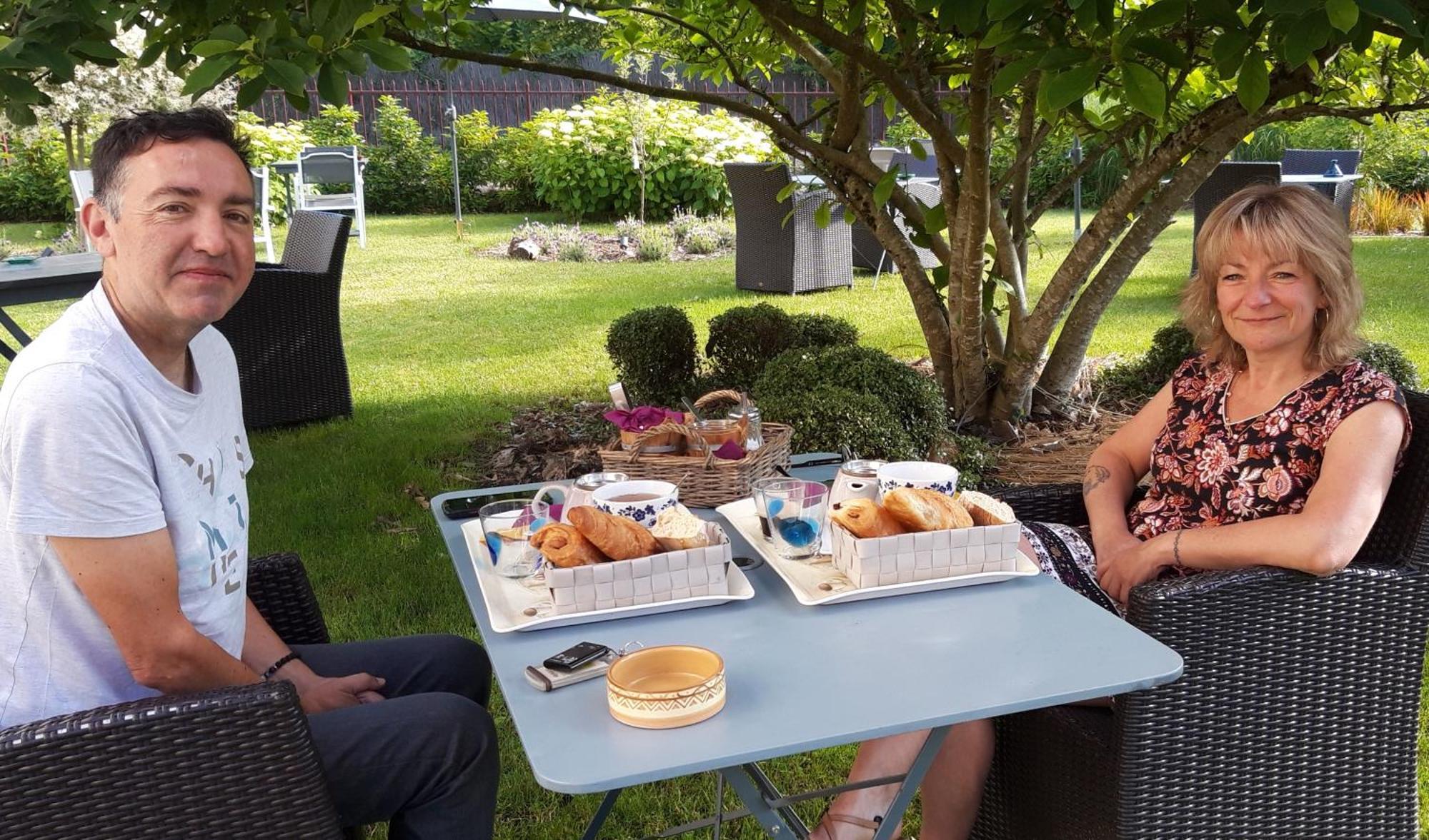 Logis Hotel De La Chapelle Milon-la-Chapelle ภายนอก รูปภาพ