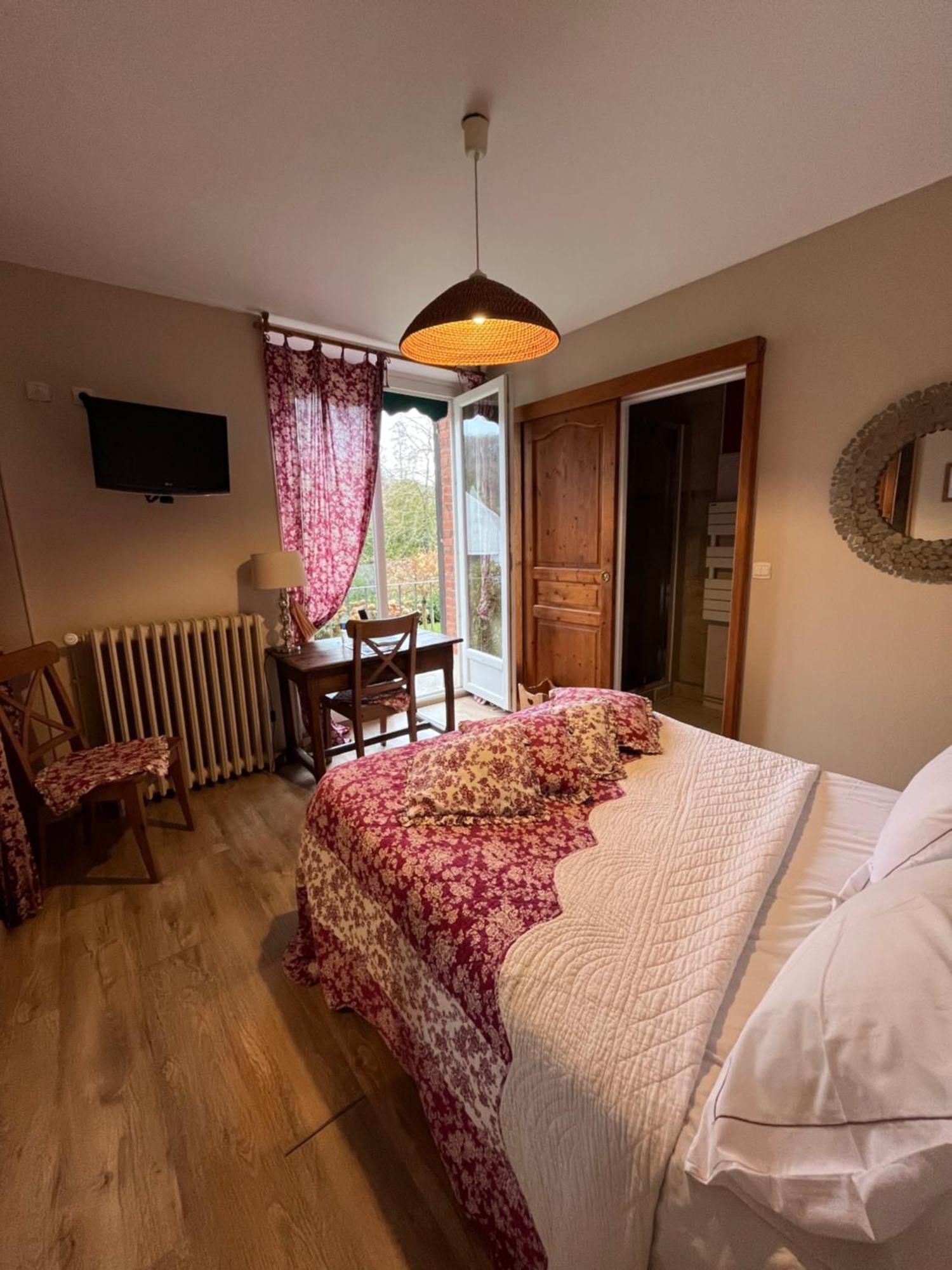 Logis Hotel De La Chapelle Milon-la-Chapelle ภายนอก รูปภาพ